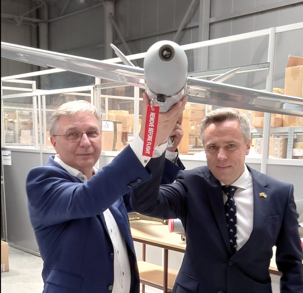 Su Lenkijos bendrove pasiektas susitarimas dėl skraidančio šaudmens sistemos „Warmate“ įsigijimo