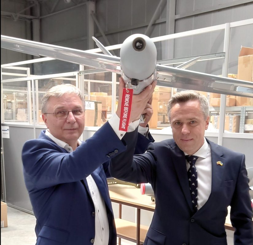 Su Lenkijos bendrove pasiektas susitarimas dėl skraidančio šaudmens sistemos „Warmate“ įsigijimo