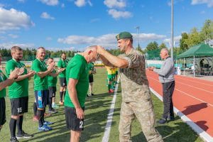  KAM ir LK Gynybos štabo futbolininkai tradicinėse draugiškose rungtynėse pranoko užsienio gynybos atašė komandą