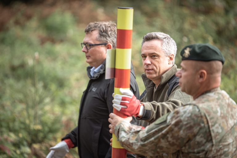 Pradėti Rūdninkų karinio poligono ribų žymėjimo darbai