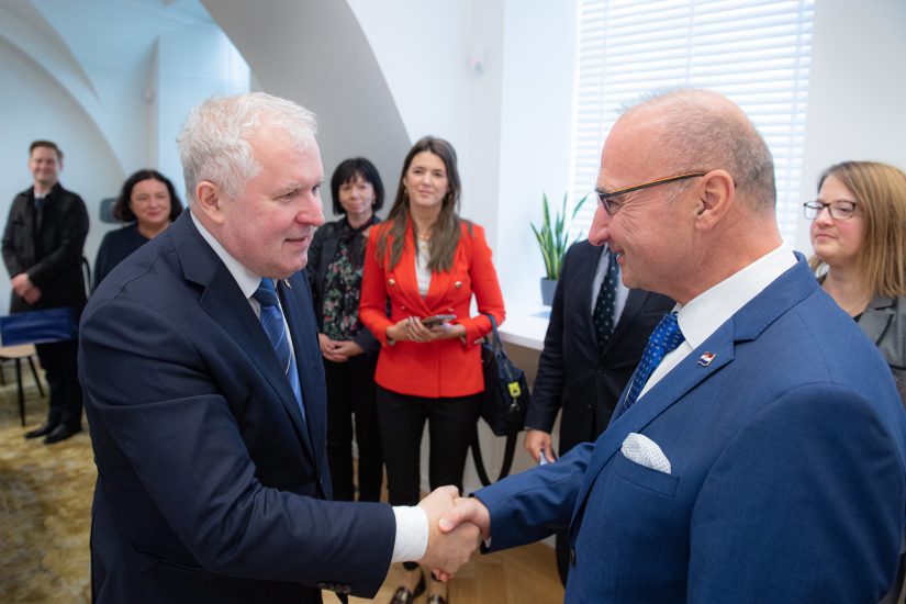 Ministras A. Anušauskas padėkojo Kroatijai už sprendimą vėl siųsti į Lietuvą savo karius