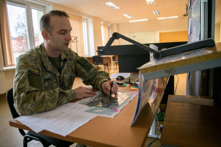  Ukrainos kariai savo žinias tobulina Lietuvos karo akademijos rengiamuose mokymuose