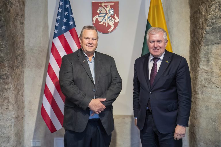 A. Anušauskas su JAV senatoriumi aptarė augančią karinę paramą Lietuvai: įsipareigojimas mūsų gynybai išlieka tvirtas