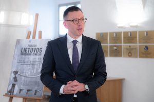  Krašto apsaugos ministerijoje atidaryta paroda „Lietuvos vardiniai ginklai“