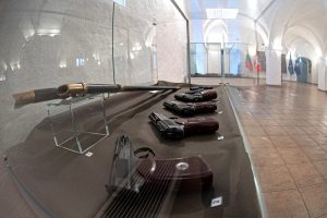  Krašto apsaugos ministerijoje atidaryta paroda „Lietuvos vardiniai ginklai“