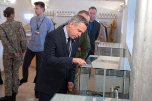  Krašto apsaugos ministerijoje atidaryta paroda „Lietuvos vardiniai ginklai“