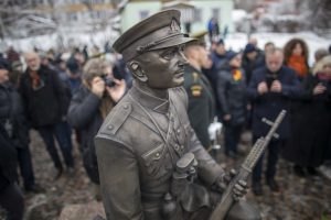  Merkinėje atidengta Lietuvos partizanų vado Adolfo Ramanausko-Vanago skulptūra