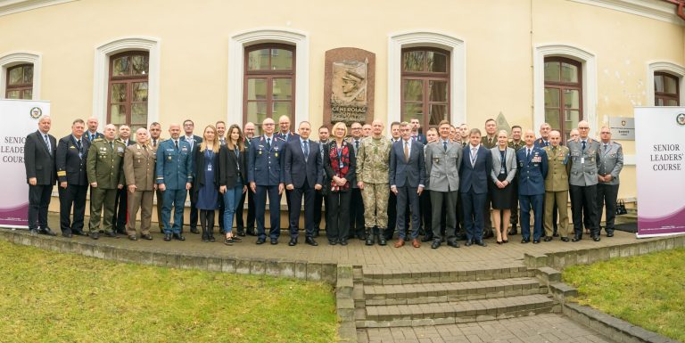Tarptautinių kursų dalyviai Lietuvoje nagrinėja NATO adaptaciją ir saugumo situaciją Baltijos jūros regione