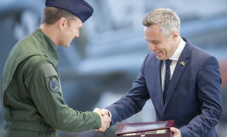 Sustiprinta Baltijos šalių oro gynyba: NATO oro policijos misiją Lietuvoje vykdys Lenkija ir Prancūzija