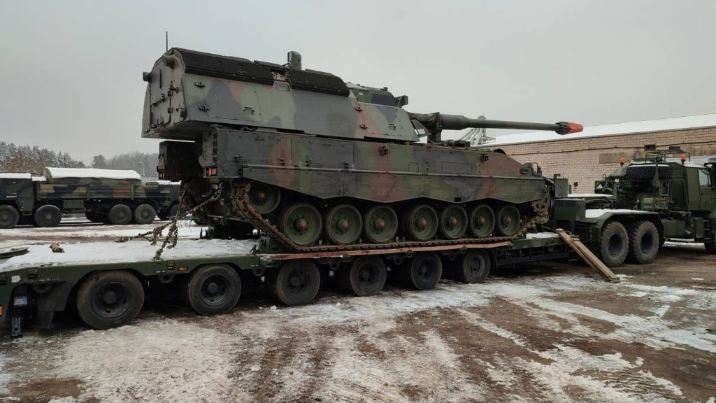 Ukrainą pasiekė dar dvi Lietuvoje suremontuotos haubicos ir dalis amunicijos