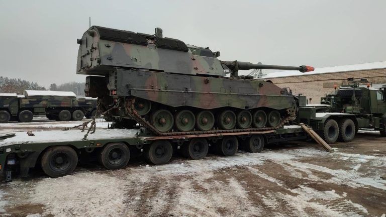 Ukrainą pasiekė dar dvi Lietuvoje suremontuotos haubicos ir dalis amunicijos
