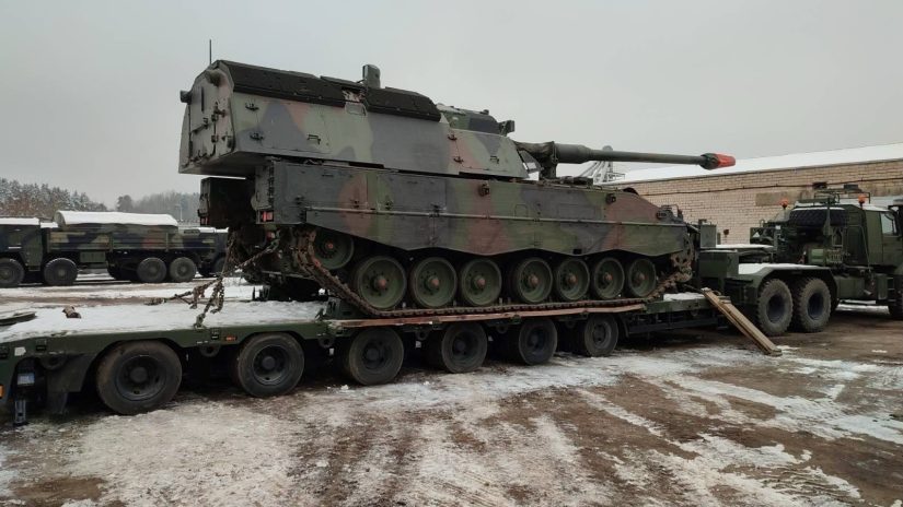 Ukrainą pasiekė dar dvi Lietuvoje suremontuotos haubicos ir dalis amunicijos