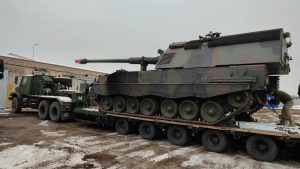  Ukrainą pasiekė dar dvi Lietuvoje suremontuotos haubicos ir dalis amunicijos
