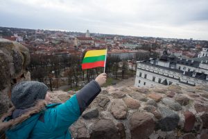  Gedimino pilies bokšte iškelta naujoji trispalvė