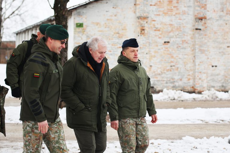  Ministras lankė kariuomenės dalinius šiaurės Lietuvoje ir domėjosi infrastruktūros projektų vystymu
