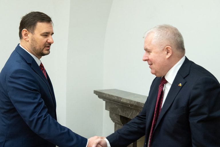 Krašto apsaugos ministras: „Mūsų palaikymas Ukrainai nesiliaus iki pergalės“