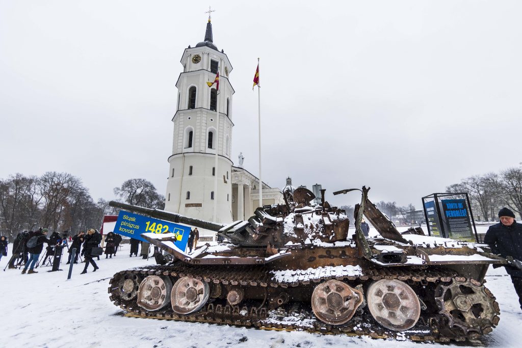 Ukrainos kariuomenės sunaikinto rusų tanko T-72B ekspozicija