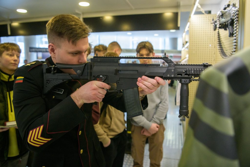 Lietuvos karo akademija dalyvauja Vilniaus knygų mugėje