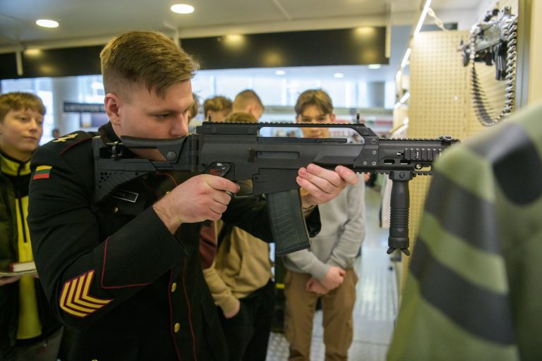 Lietuvos karo akademija dalyvauja Vilniaus knygų mugėje