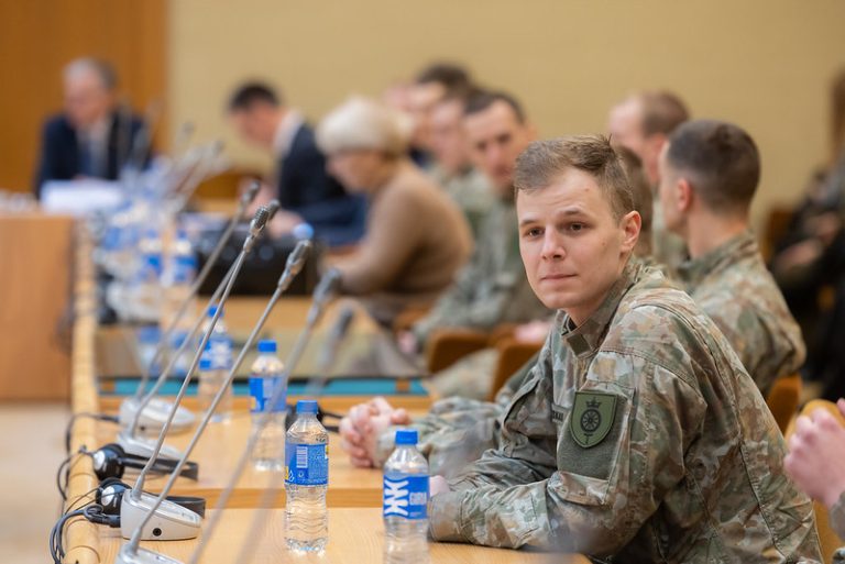 Lietuvos kariuomenėje tarnaujantys užsienio lietuviai kvietė jaunuolius nebijoti šaukimo ir atlikti privalomąją karo tarnybą