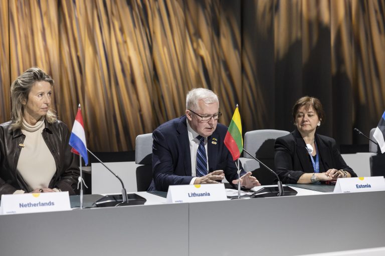 Neformaliame ES gynybos ministrų susitikime diskutuota dėl bendrų amunicijos Ukrainai įsigijimų