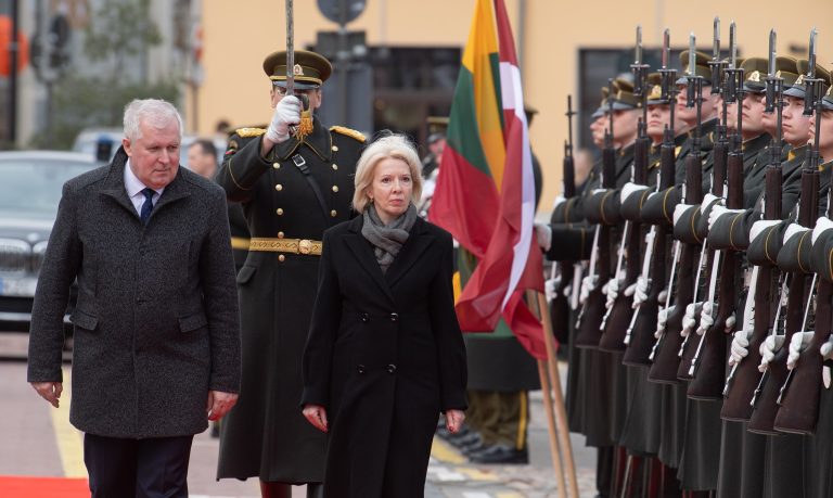 Su Latvijos gynybos ministre susitikęs A. Anušauskas: turime pritraukti į mūsų regioną naujus pajėgumus