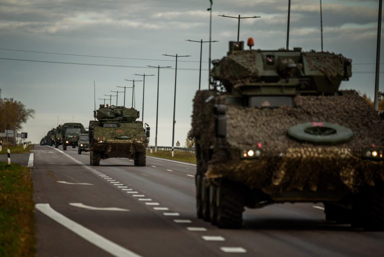 Baigiamas pėstininkų kovos mašinų „Vilkas“ pirmasis įsigijimo etapas: vasarą Lietuvą pasieks visos likusios mašinos