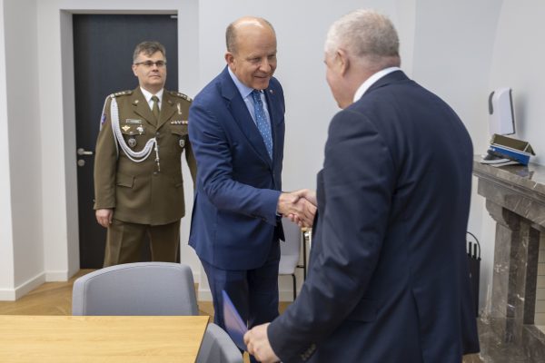  Su Lenkijos ambasadoriumi susitikęs A. Anušauskas: mus vienija bendra grėsmė – turime galvoti ir apie bendrą atsaką