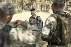  Krašto apsaugos ministras ir kariuomenės vadas Vokietijoje lanko Lietuvos instruktorius, ruošiančius Ukrainos karius
