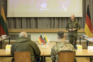  Krašto apsaugos ministras ir kariuomenės vadas Vokietijoje lanko Lietuvos instruktorius, ruošiančius Ukrainos karius