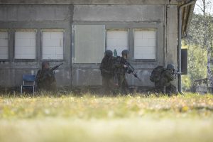  Krašto apsaugos ministras ir kariuomenės vadas Vokietijoje lanko Lietuvos instruktorius, ruošiančius Ukrainos karius