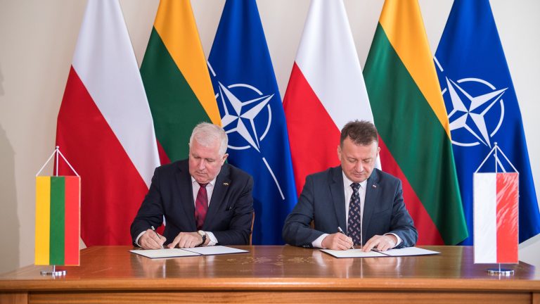 Lietuvos ir Lenkijos krašto apsaugos ministrai sutarė stiprinti bendradarbiavimą: aktyvins dvišales pratybas, Lietuva papildomai pirks oro gynybos sistemų GROM