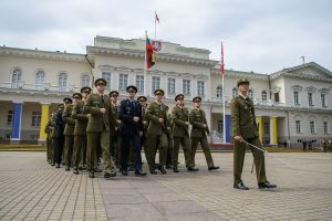  Lietuvos karo akademijos kariūnams bus suteiktas pirmasis karininko laipsnis