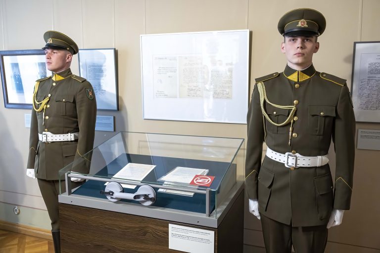 Signatarų namuose eksponuojama Lietuvos Laisvės Kovos Sąjūdžio Tarybos 1949 metų vasario 16-osios Deklaracija