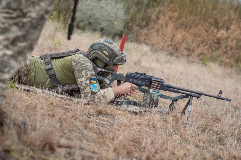 Valstybės gynimo taryboje – krašto apsaugos sistemos paramos Ukrainai planas ir svarbūs sprendimai dėl kariuomenės stiprinimo