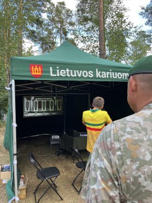  „Pasaulio Lietuvos“ stovyklautojams – išskirtinės Lietuvos karių pamokos