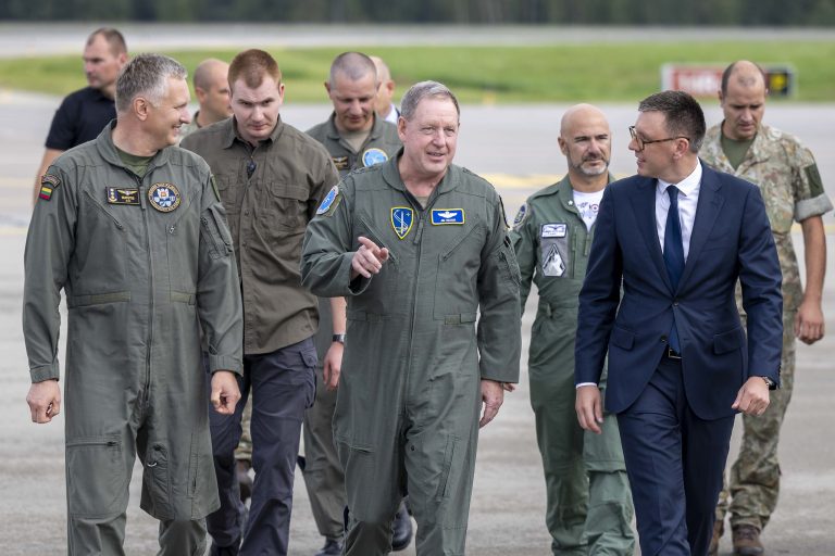 Viceministras Ž. Tomkus susitiko su NATO karinių oro pajėgų vadavietės vadu gen. J.H. Heckeriu, aptarė NATO oro gynybos Rotacinio modelio įgyvendinimą  