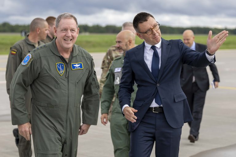  Viceministras Ž. Tomkus susitiko su NATO karinių oro pajėgų vadavietės vadu gen. J.H. Heckeriu, aptarė NATO oro gynybos Rotacinio modelio įgyvendinimą  