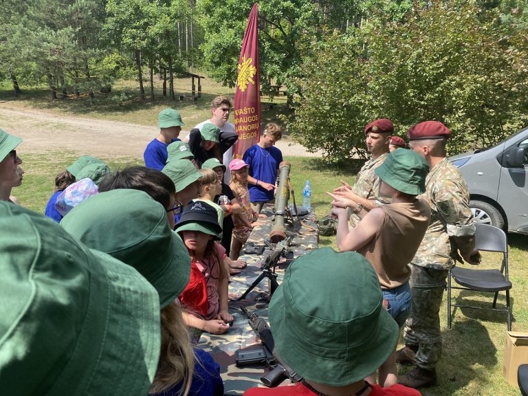 Krašto apsaugos ministerija parėmė 11 vaikų ir jaunimo stovyklų