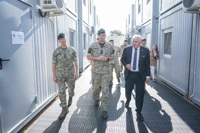  Marijampolėje atidarytoje stovykloje „Vytenis“ galės gyventi bei treniruotis 800 sąjungininkų ir Lietuvos karių