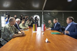  Sienų sankirtoje susitikę Lietuvos ir Lenkijos krašto apsaugos ministrai: abi šalys aiškiai suvokia kylančius saugumo iššūkius regione