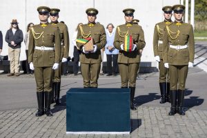  Lietuvoje sutikti iškilių tarpukario Lietuvos asmenybių Jono Polovinsko-Budrio ir Reginos Kašubaitės-Budrienės pelenai