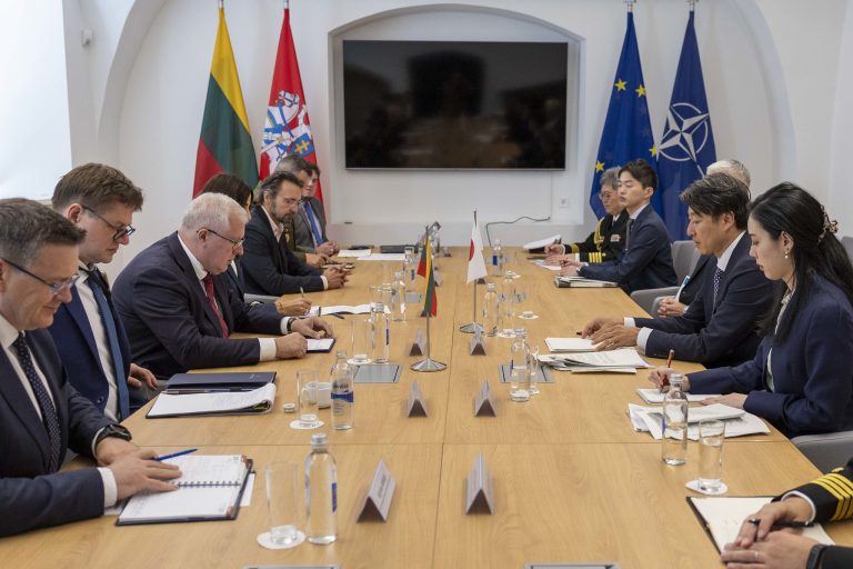 Lietuvos ir Japonijos gynybos ministerijų konsultacijose – dėmesys bendradarbiavimo stiprinimui ir Ukrainai