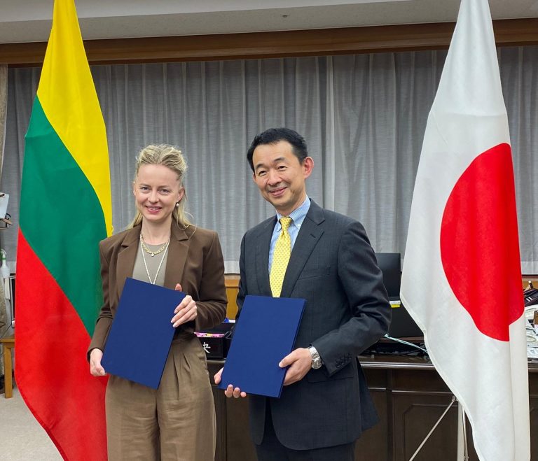 Tokijuje pasirašytas Lietuvos ir Japonijos glaudesnio bendradarbiavimo gynybos srityje susitarimas
