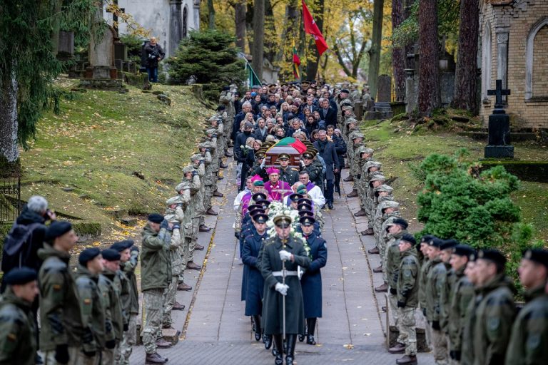 A. Anušauskas: susirinkusieji į plk. J. Vitkaus- Kazimieraičio laidotuves liudija mūsų patriotizmo tvirtumą