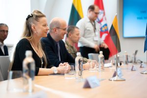  Su NATO paramos ir pirkimų agentūros vadovais aptarti svarbiausi Lietuvos įsigijimai