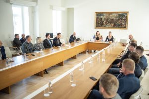  Su NATO paramos ir pirkimų agentūros vadovais aptarti svarbiausi Lietuvos įsigijimai