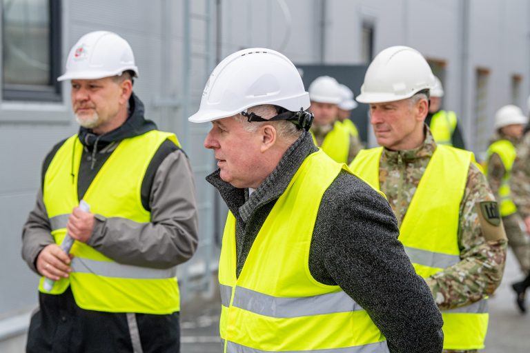 Karinį miestelį Rokantiškėse apžiūrėjęs A. Anušauskas: nauja infrastruktūra užtikrins visus karių poreikius