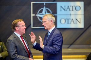  A. Anušauskas NATO gynybos ministrų susitikime: turime sparčiai įgyvendinti Vilniuje priimtus sprendimus
