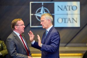  A. Anušauskas NATO gynybos ministrų susitikime: turime sparčiai įgyvendinti Vilniuje priimtus sprendimus